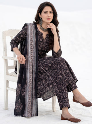 Aina riza Set Of Kali Kurta Pants & Dupatta