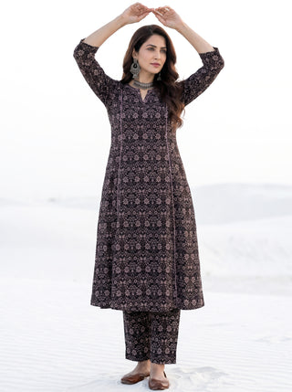 Aina Riza Set Of Kali Kurta Pants & Dupatta