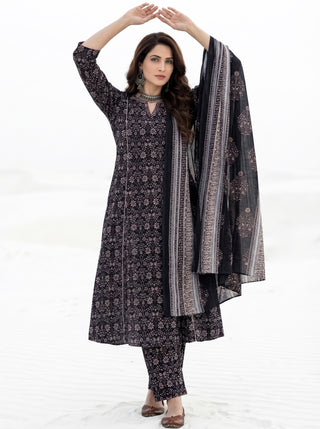 Aina Riza Set Of Kali Kurta Pants & Dupatta