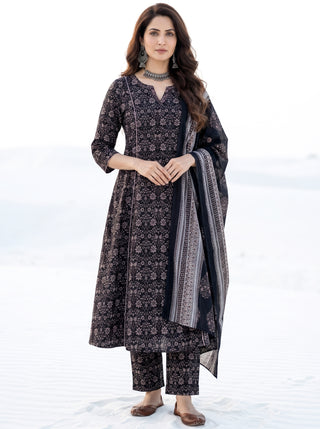 Aina Riza Set Of Kali Kurta Pants & Dupatta