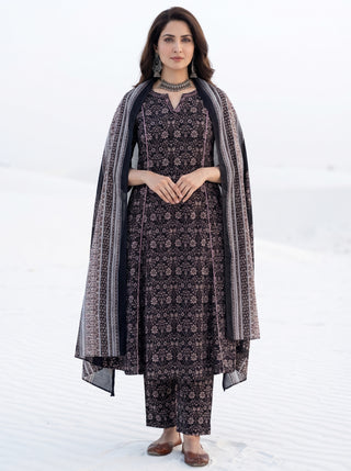 Aina Riza Set Of Kali Kurta Pants & Dupatta