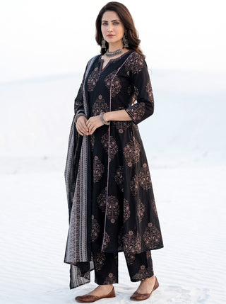 Aina Kavita Set Of Kali Kurta Pants & Dupatta
