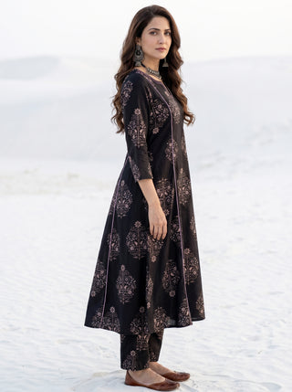 Aina Kavita Kali Kurta