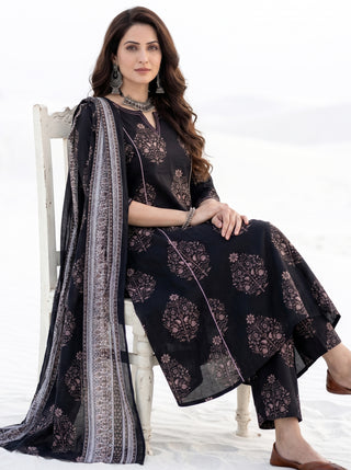 Aina Kavita Set Of Kali Kurta Pants & Dupatta
