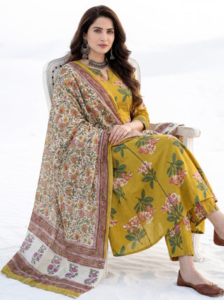 Aina Saumya Set Of Kali Kurta Pants & Dupatta
