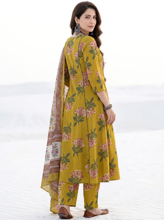 Aina Saumya Set Of Kali Kurta Pants & Dupatta