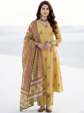 Aina Kiran Set Of Kali Kurta Pants & Dupatta