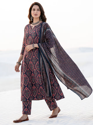 Aina Roshini Set Of Kali Kurta Pants & Dupatta