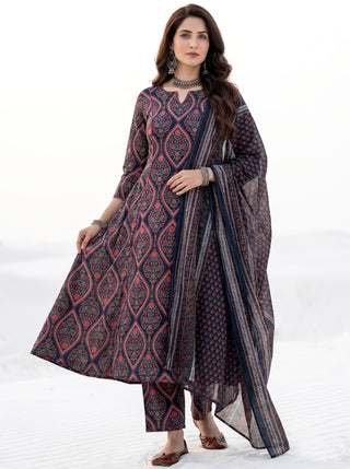 Aina Roshini Set Of Kali Kurta Pants & Dupatta