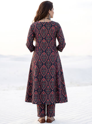 Aina Roshini Kali Kurta