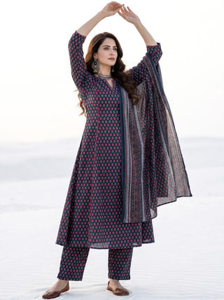 Aina Piya Set Of Kali Kurta Pants & Dupatta