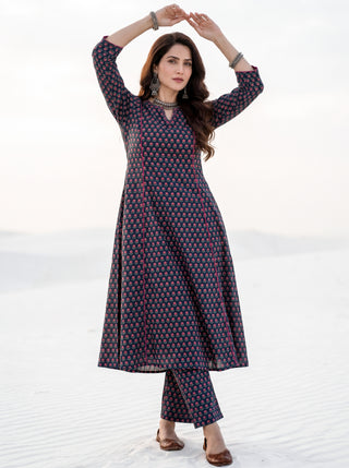 Aina Piya Kali Kurta