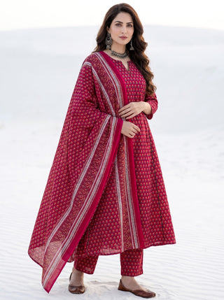 Aina Meenal Set Of Kali Kurta Pants & Dupatta