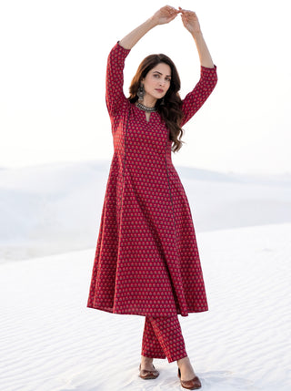 Aina Meenal Kali Kurta