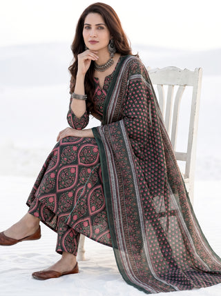 Aina Rukmani Set Of Kali Kurta Pants & Dupatta