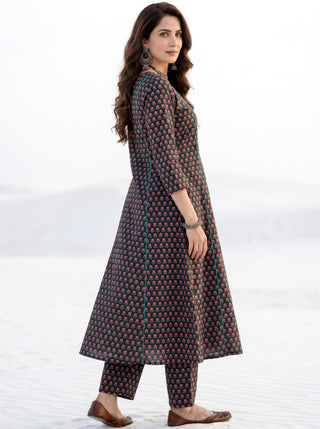 Aina Kamna Kali Kurta