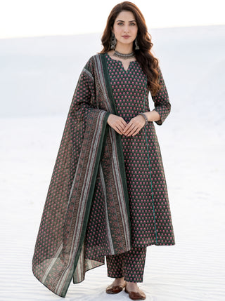 Aina Kamna Set Of Kali Kurta Pants & Dupatta