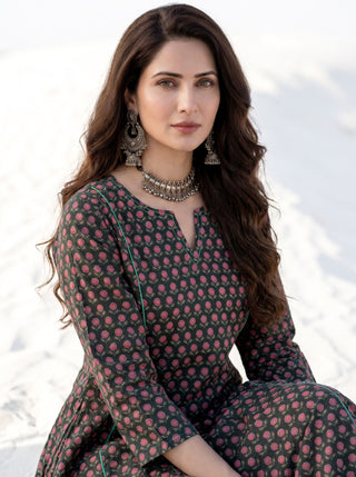 Aina Kamna Kali Kurta