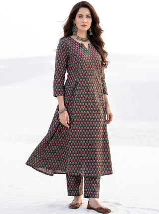 Aina Kamna Kali Kurta
