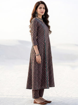 Aina Kamna Kali Kurta