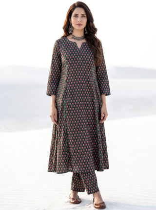 Aina Kamna Kali Kurta
