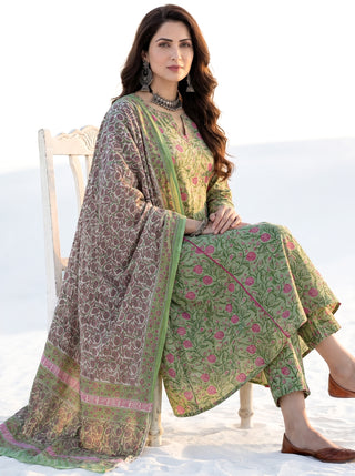 Aina Priyam Set Of Kali Kurta Pants & Dupatta