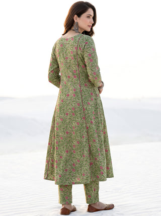 Aina Priyam Kali Kurta