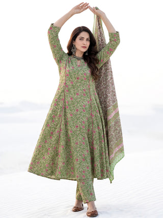 Aina Priyam Set Of Kali Kurta Pants & Dupatta