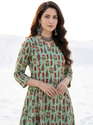 Aina Pallavi Kali Kurta