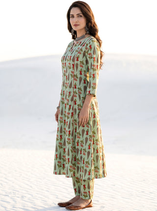 Aina Pallavi Kali Kurta