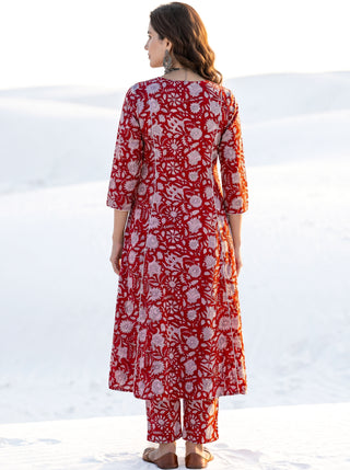 Aina Shefali Kali Kurta