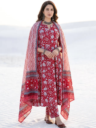 Aina Shefali Set Of Kali Kurta Pants & Dupatta
