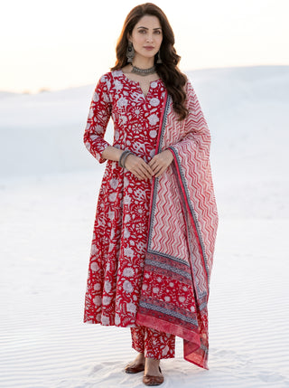 Aina Shefali Set Of Kali Kurta Pants & Dupatta