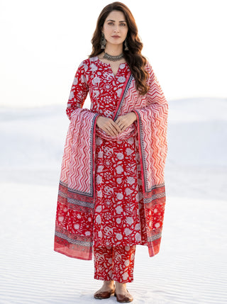 Aina Shefali Set Of Kali Kurta Pants & Dupatta
