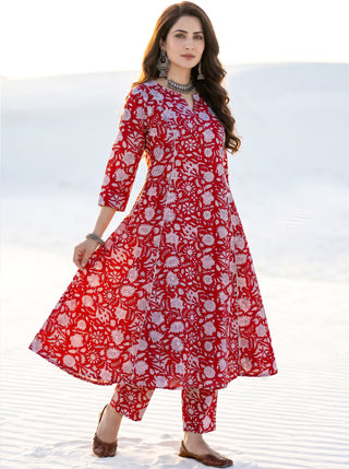 Aina Shefali Set Of Kali Kurta Pants & Dupatta