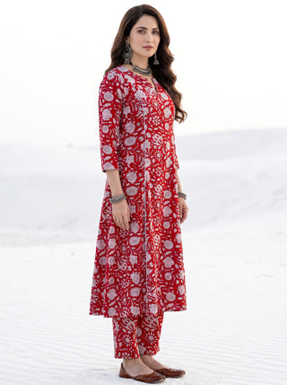 Aina Shefali Kali Kurta