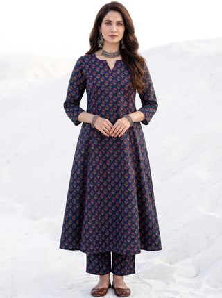 Aina yogini Set Of Kali Kurta Pants & Dupatta