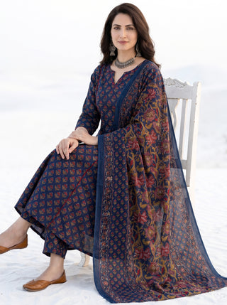 Aina yogini Set Of Kali Kurta Pants & Dupatta