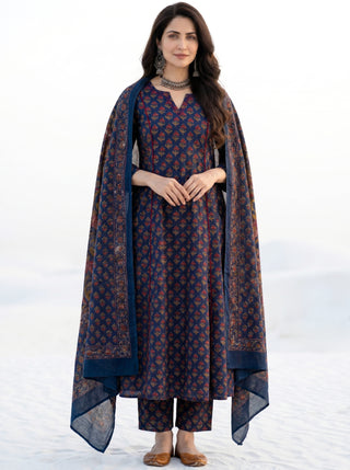 Aina yogini Set Of Kali Kurta Pants & Dupatta