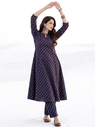 Aina yogini Set Of Kali Kurta Pants & Dupatta