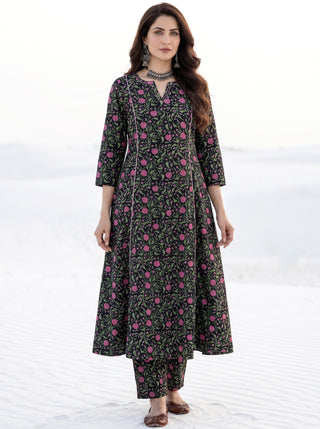 Aina Vaishali  Set Of Kali Kurta Pants & Dupatta