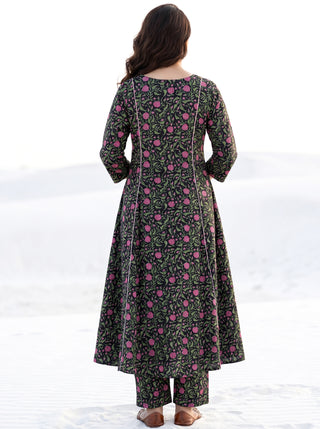Aina Vaishali Kali Kurta