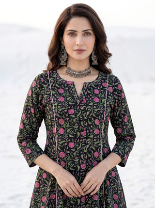 Aina Vaishali  Set Of Kali Kurta Pants & Dupatta