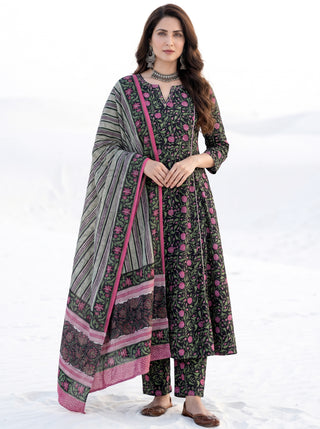 Aina Vaishali  Set Of Kali Kurta Pants & Dupatta