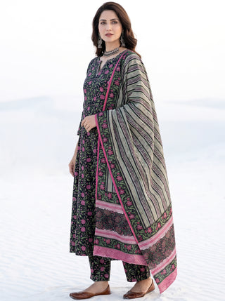 Aina Vaishali  Set Of Kali Kurta Pants & Dupatta