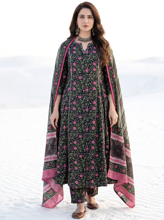 Aina Vaishali  Set Of Kali Kurta Pants & Dupatta