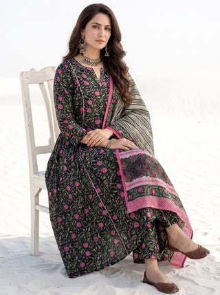 Aina Vaishali  Set Of Kali Kurta Pants & Dupatta