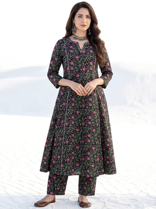 Aina Vaishali Kali Kurta
