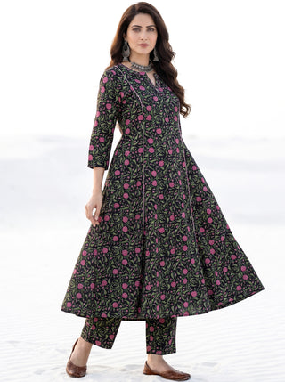 Aina Vaishali  Set Of Kali Kurta Pants & Dupatta