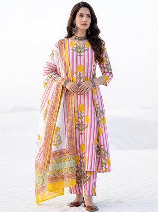 Aina Jigyasa Set Of Kali Kurta Pants & Dupatta